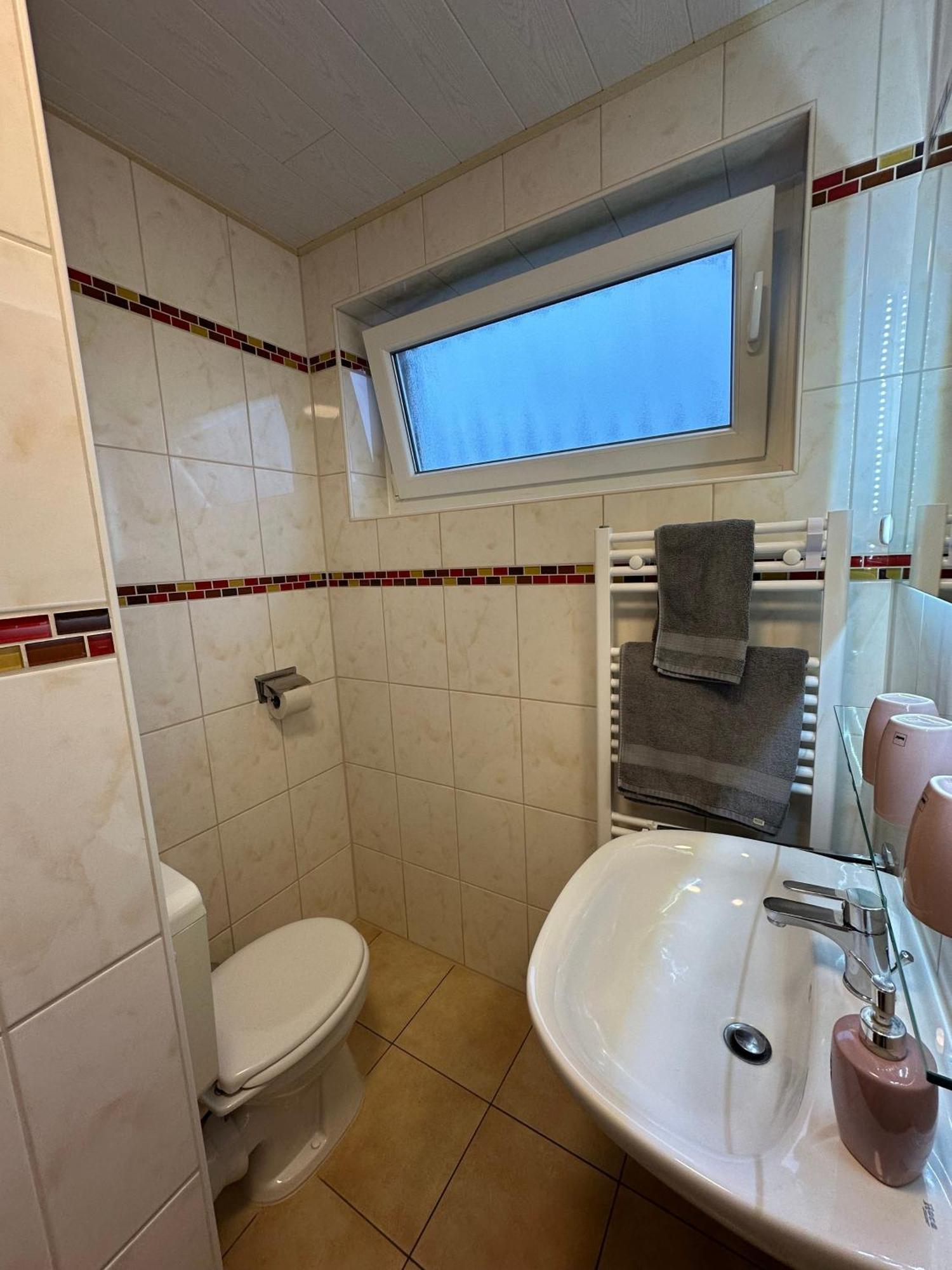 Ferienwohnung Haus Boje Knurrhahn Neuharlingersiel Exterior foto